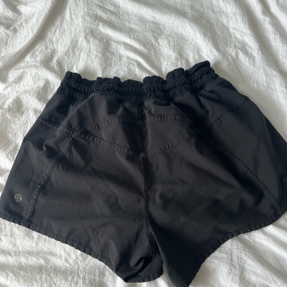 Lululemon size 6 black shorts